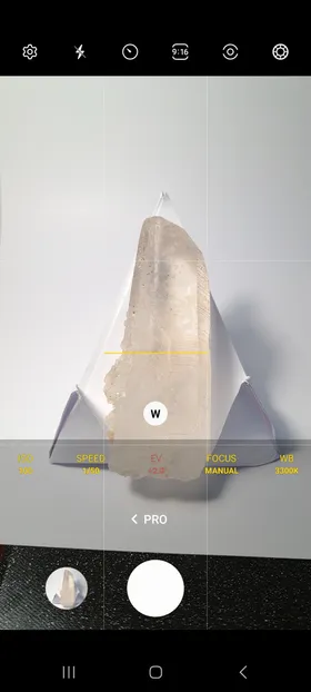 Camera settings for a large mineral