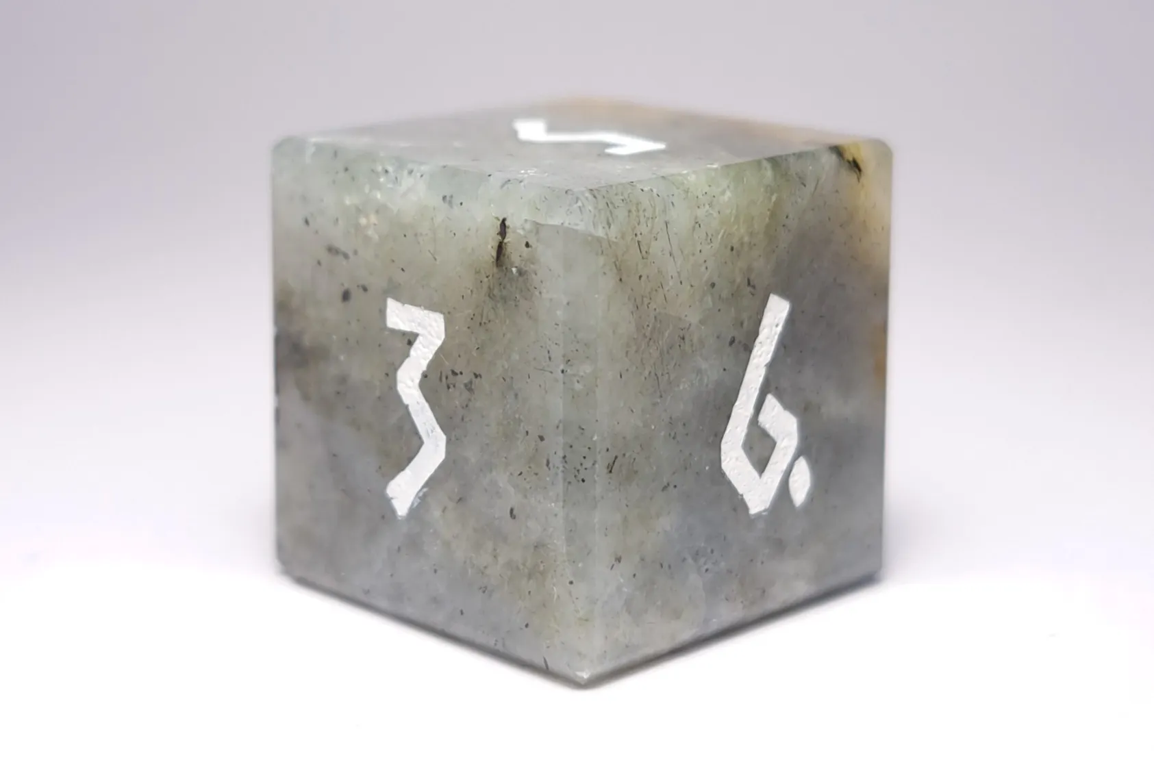 Labradorite, dice